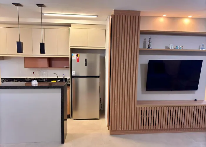 Apartamento Novo com 2 Suítes na Praia das Toninhas