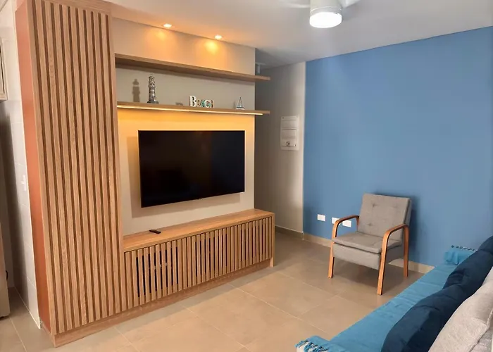 Apartamento Novo com 2 Suítes na Praia das Toninhas